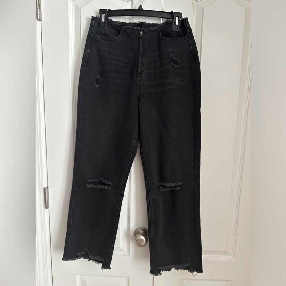 Cut Me Off Exposed Zipper Jeans- Black